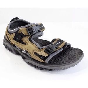 FLASH SALE TEVA HIKING SANDALS WOMEN 10, MEN 8.